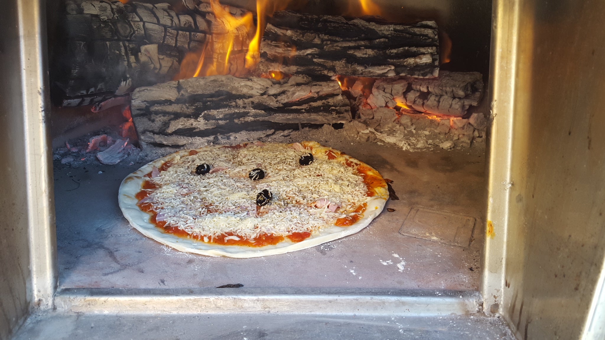 Brava 131 – Eckgrill aus Ziegelstein mit Ofen & Spüle