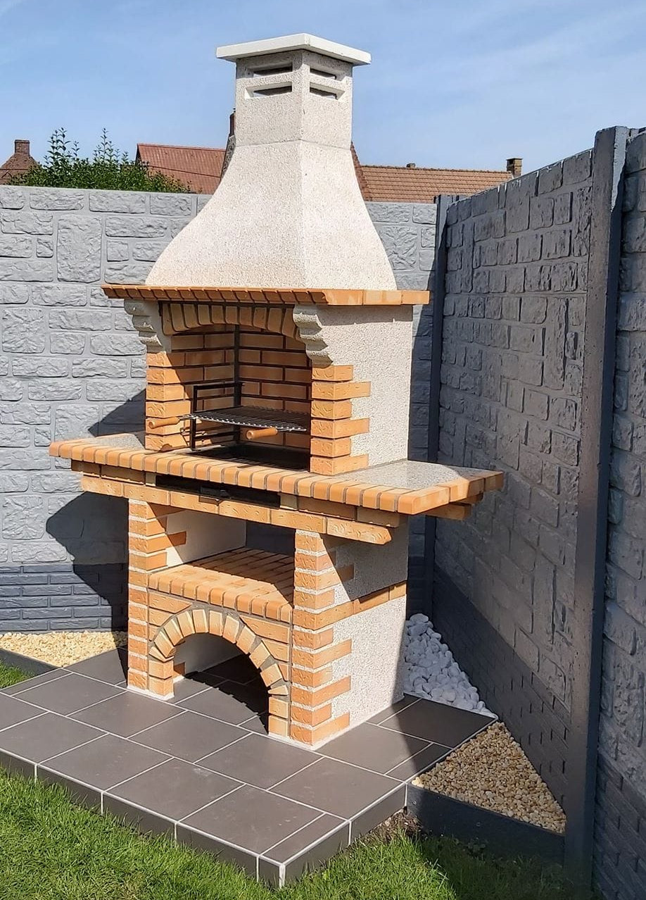 Calabria 206G – Traditioneller Grill aus Ziegel & Kunststein mit Ablage – Grillfläche 70 cm